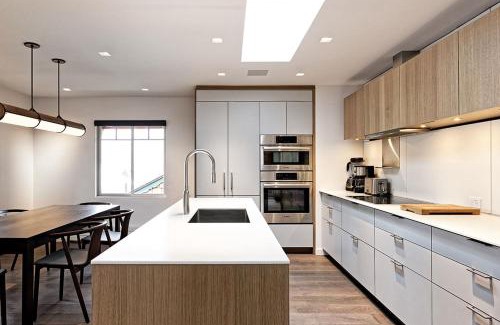 Aspen House | Fasching Haus Unit 390, Luxury Penthouse w/Exceptional Views, Beautiful Decor, and Natural Light
