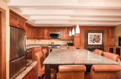 Aspen House | Fasching Haus Unit 9 & 10, 6 Bedroom, 6 BTH Condo, 2 Blocks to Downtown Aspen