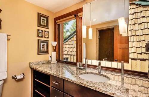Aspen House | Fasching Haus Unit 9 & 10, 6 Bedroom, 6 BTH Condo, 2 Blocks to Downtown Aspen
