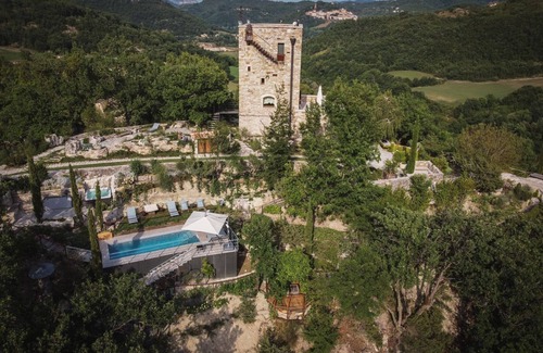 Montefortino Villa | Fascinating ancient tower in the Parco Nazionale dei Monti Sibillini. Breathtaking view, pool, heate