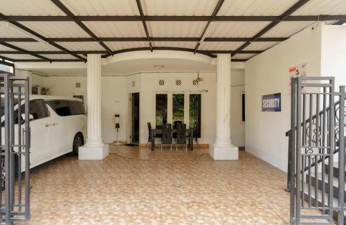 Bogor Timur Hotel | Fast Hous Syariah Bogor Mitra RedDoorz