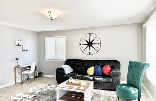 Fox Valley House | Fast Wi-Fi/Comfy beds/Free parking/3bdr house/4TVsn