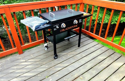 East Stroudsburg House | Fast Wifi/Lake/Water Park/Events/Gatherings/Firepit/Theater/AC