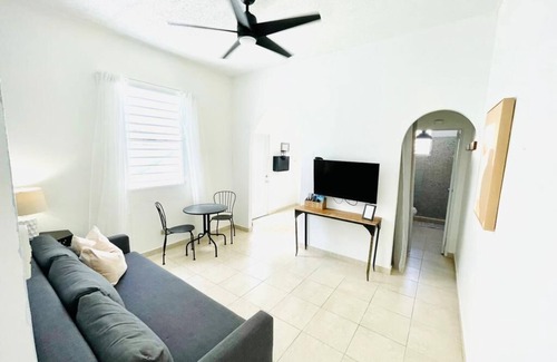 Parque Condo | Fast WiFi-Walk to Markets, Pharmacy, Eateries (A1)