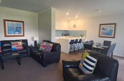 Mollymook Beach House | Fathoms 2 Summary: Re