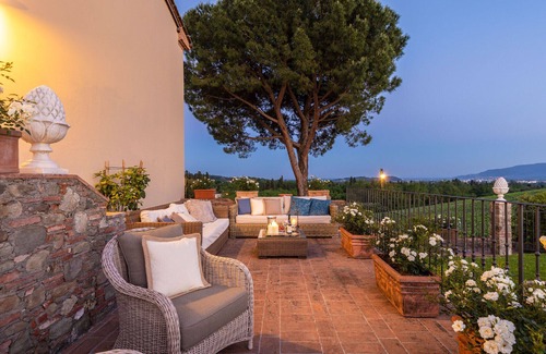 Capannori Villa | FATTORIA CAMIGLIANO Winery & Farmhouse with Pool
