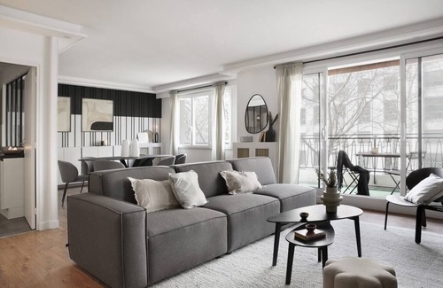 Quartier de l'Ecole-Militaire Apartment | Faubourg - 3 chambres et balcon à Champs de Mars