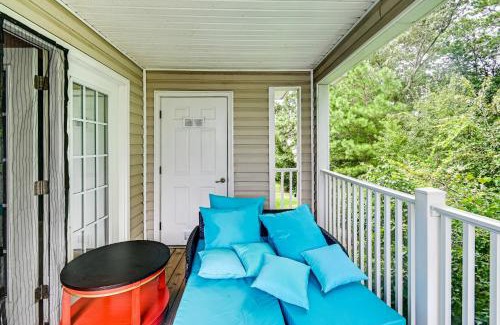 Westover Apartment | Fayetteville Autumn Escape Lake Views and Home Gym