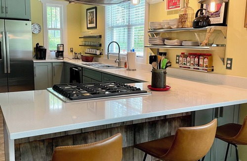 Hendersonville Other | Featherstone FARMHOUSE 2 OR 3 Bedrooms - Perfect for Groups- 2.5 mi. Hville