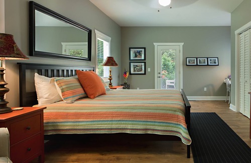 Hendersonville Other | Featherstone FARMHOUSE 2 OR 3 Bedrooms - Perfect for Groups- 2.5 mi. Hville