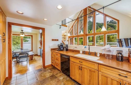 Hyak Ski Chalet | Feature: Skiing, Sledding, Snoqualmie Summit East