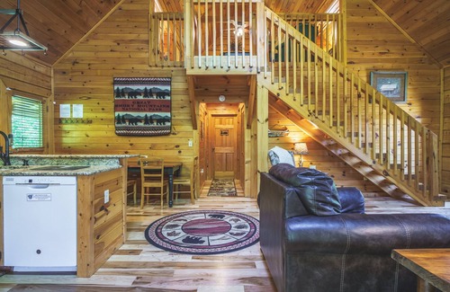 Sevierville Cabin | Feb/Mar Disc. Avail-Quiet/Private Cabin, HotTub, Pool Table/Arcade, Douglas Lake