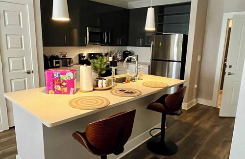 Sandy Springs Apartment | Feel at home in our 2 Bed 2 Bathroom, pool view, game room, palace in Atlanta.