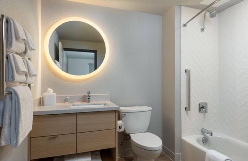 Thornton House | Feel at Home in our Brand New Hotel in Thornton, CO