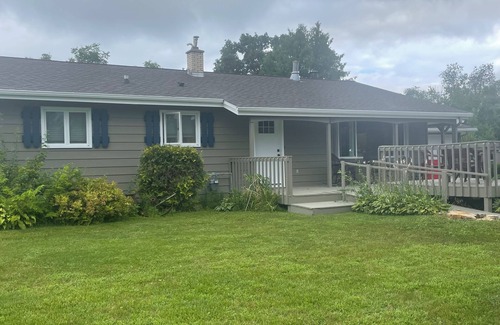 Arcadia House | Feel at home in this comfortable getaway steps away from beautiful Memorial Park