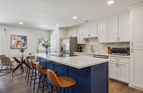 The Colony House | Feel at Home! New Renovated House By Grandscapes