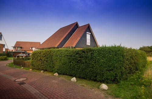 Friedrichskoog-Spitze House | Feel at home . only 300 meters from the sea.