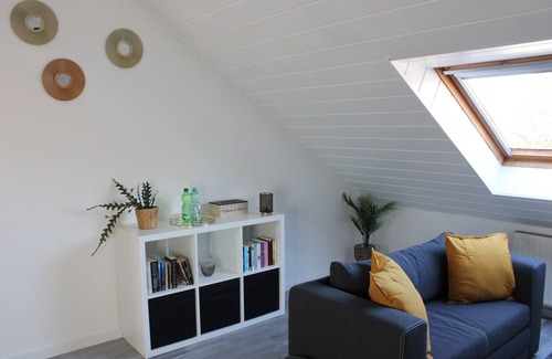 Untergruppenbach Apartment | Feel-good apartment with castle view and highway connection