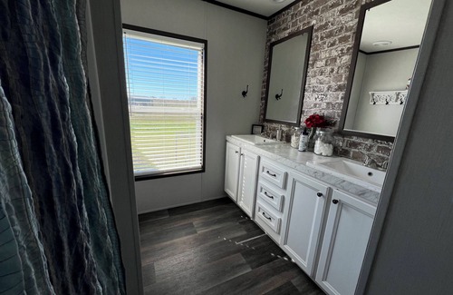 Nemo House | Feel right at home in our Farmhouse located in Godley, TX w/horse enclosure