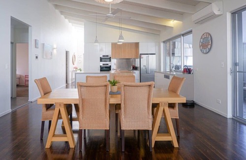 Moffat Beach House | Feel the Magic of Moffat, steps to the beach!