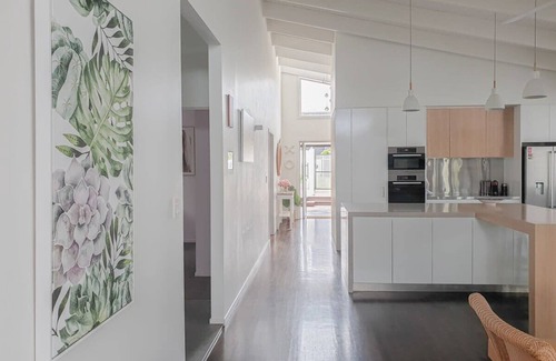 Moffat Beach House | Feel the Magic of Moffat, steps to the beach!