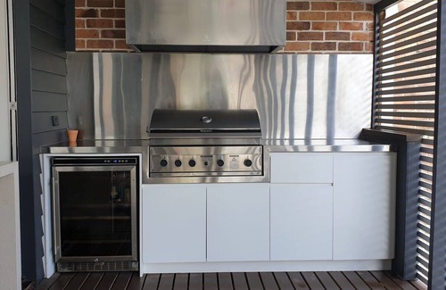 Moffat Beach House | Feel the Magic of Moffat, steps to the beach!