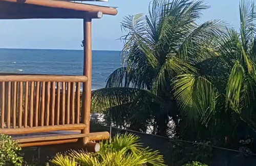 Itacimirim House | Feel the sea breeze in a beautiful duplex bungalow!