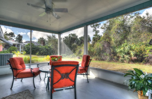 Sebastian Highlands House | Feels like Paradise in this Tropical COZY Retreat! 15 minutes to BEACH!