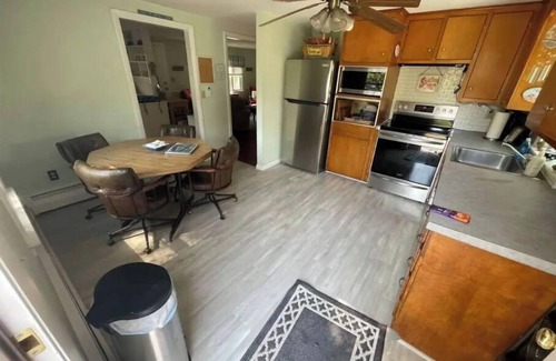 East Falmouth House | Feet in sand, then return to yard, hammock, deck, outdoor shower, bbq, fire pit!
