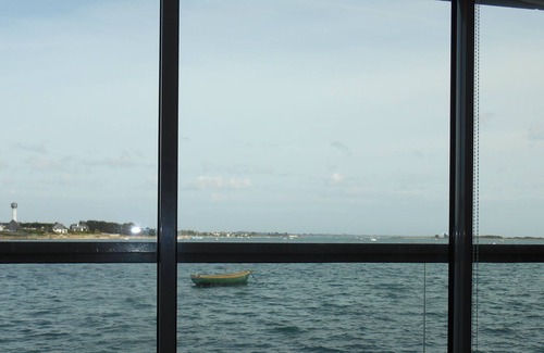 Port-Louis Apartment | Feet in the water to the rhythm of the tides, "the house-boat" for children