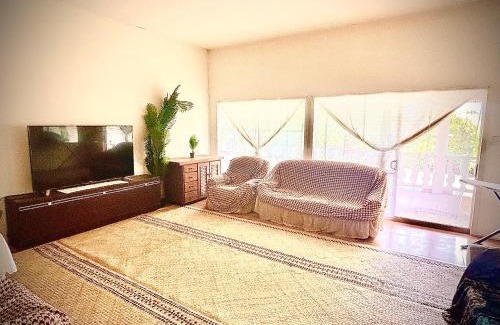 Nuku'alofa House | Feiloakimisi Retreat King Ensuite with Private Veranda Free Parking