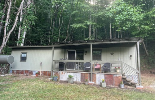 Aquone House | Feisty Ranch Farm Retreat - Private and charming 2-bedroom on 15 acres