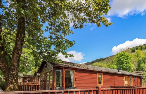 Troutbeck Cabin | FELLSIDE RETREAT LODGE, pet friendly, with a garden in Windermere