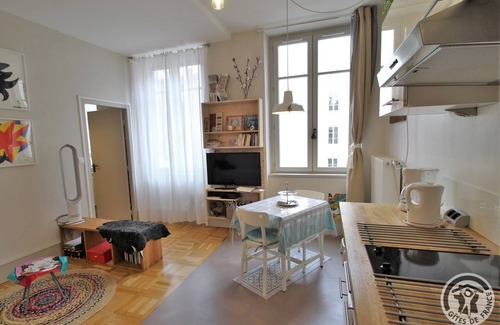 Moliere - Edgard Quinet Apartment | Fenêtres sur Cour