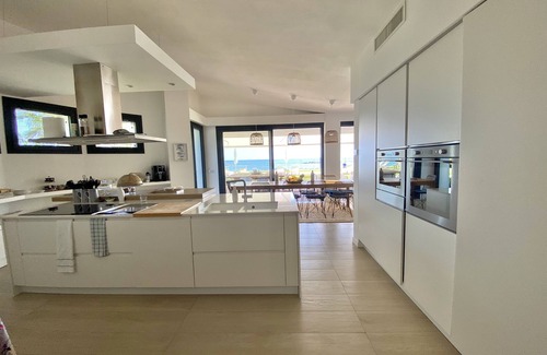 Sarroch Villa | Fenandgi: Luxury Hospitality at it's finest ! IUN Q1939 CIN: IT092066C2000Q1939