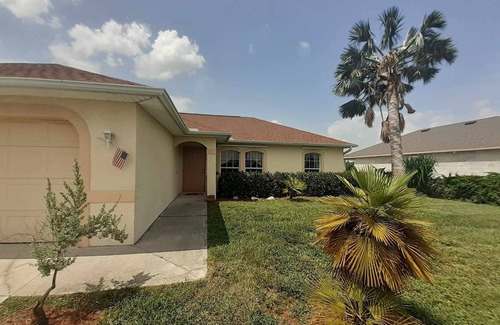 Sunshine House | Fenced, Family and Pet friendly Villa. nWinter special (snowbird, Jetblue.)