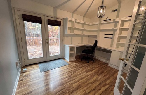 Evergreen House | Fenced In|Pet Friendly|King Bed|Heart of Cary