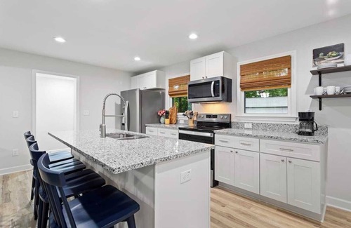 Zebulon House | Fenced In|Updated|Pets OK|3 Bed 2 Bath|Walkable DT