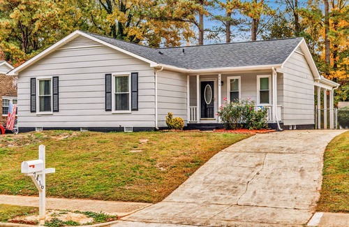 North Raleigh House | Fenced Yard * Pet Friendly * Covered Patio