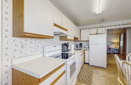 Fenwick Island Condo | Fenwick Island Condo on 2nd Floor w/Free WiFi, Washer/Dryer, Central AC, & Cable