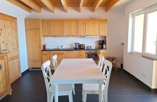 Neustadt-Hambach House | Ferienwohnung Weitblick - Appartement/fewo, Gartenseitig