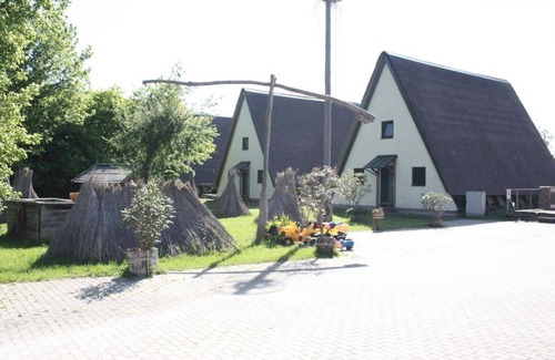 Purbach am Neusiedlersee Apartment | Ferienhäuser Finiki - Ferienhaus, Dusche, WC, 2 Schlafräume