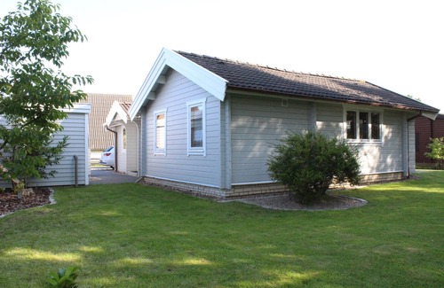 Neufeld House | Feriehaus Renner behind the dike in Spieka-Neufeld incl. beach chair