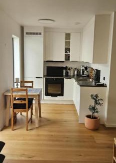 Lillesand Apartment | Ferieleilighet til leie nær Dyreparken, Sørlandssenteret, sjøen og Lillesand
