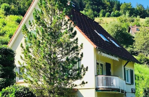 Schoenmuenzach House | Ferienhaus Oesterle - Idyllic Black Forest house by a stream with terrace & balcony