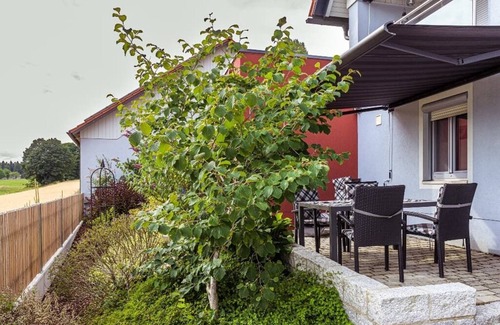 Erbendorf Apartment | Feriendomizil mit 2 Schlafzimmern und Terrasse