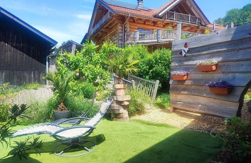 Zachenberg Apartment | Feriendomizil mit Zirbenholz gestaltet. Sauna und großzügige Terrasse.