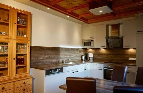 Schwarzenbach House | Ferienhaus 09-e mit Kachelofen - Ferienhäuser im Feriendorf Weissensee im Allgäu