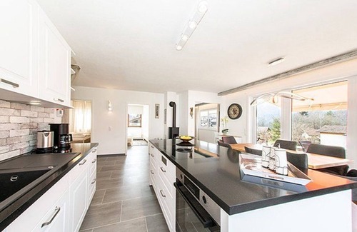 Schwarzenbach House | Ferienhaus 15-e mit Moderner Küche und Großer Terrasse - Ferienhäuser im Feriendorf Weissensee im