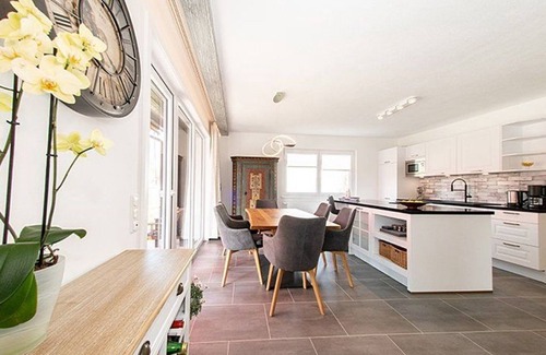 Schwarzenbach House | Ferienhaus 15-e mit Moderner Küche und Großer Terrasse - Ferienhäuser im Feriendorf Weissensee im